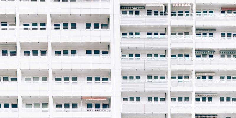 从复古健身到现代科技：跑步机、蛋白粉与健身器材的进化之旅