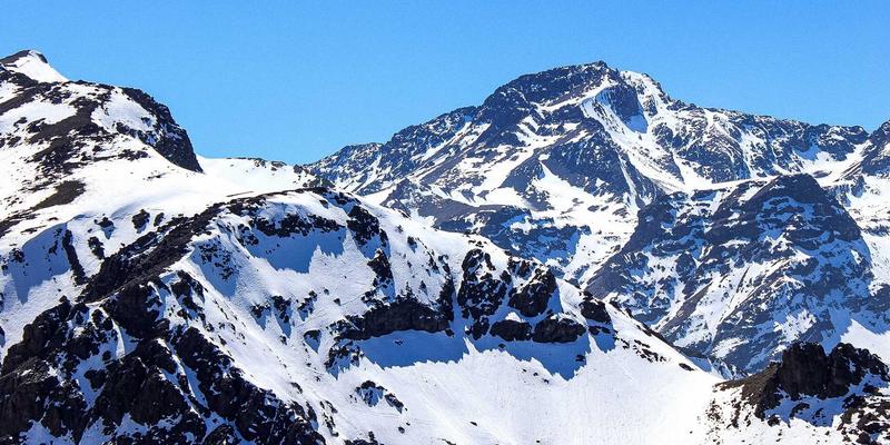 健身器材噪音控制全攻略：如何挑选不扰民的跑步机与动感单车，兼顾哑铃与运动营养的静音方案