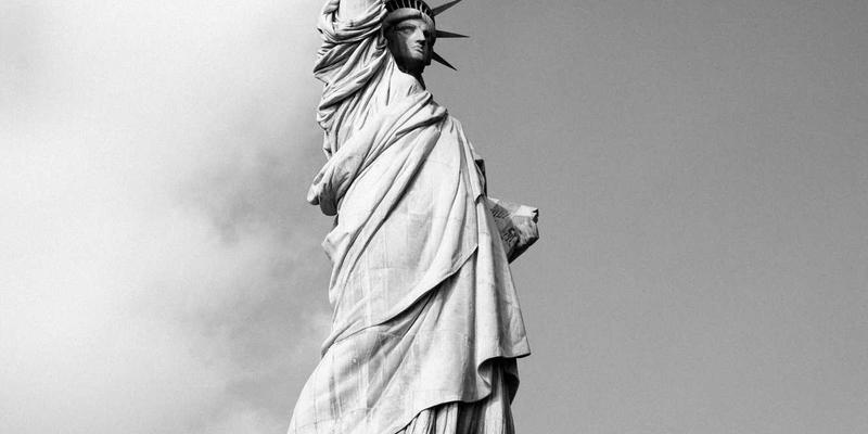 健身器材材质深度解析：从钢材等级到包胶工艺如何影响耐用性与你的健身计划