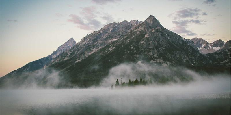 功能性训练器械大全：从药球到雪橇车，打造复古健身与健康生活新方式